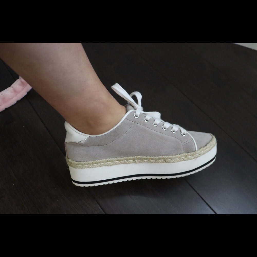 Steve Madden platform sneaker super comfy used once.